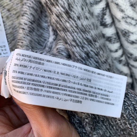 New Abercrombie wool blend cardigan in size xs/s - Picture 5 of 6